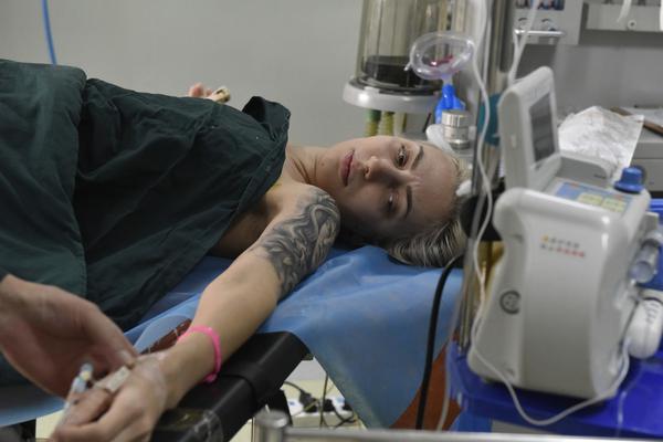 窄紅by童子講的什么