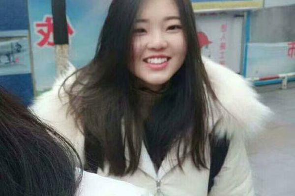 《一爐冬火》by 秦三見