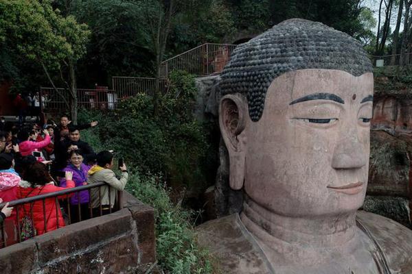 掰彎冰冷班長后by筆趣閣