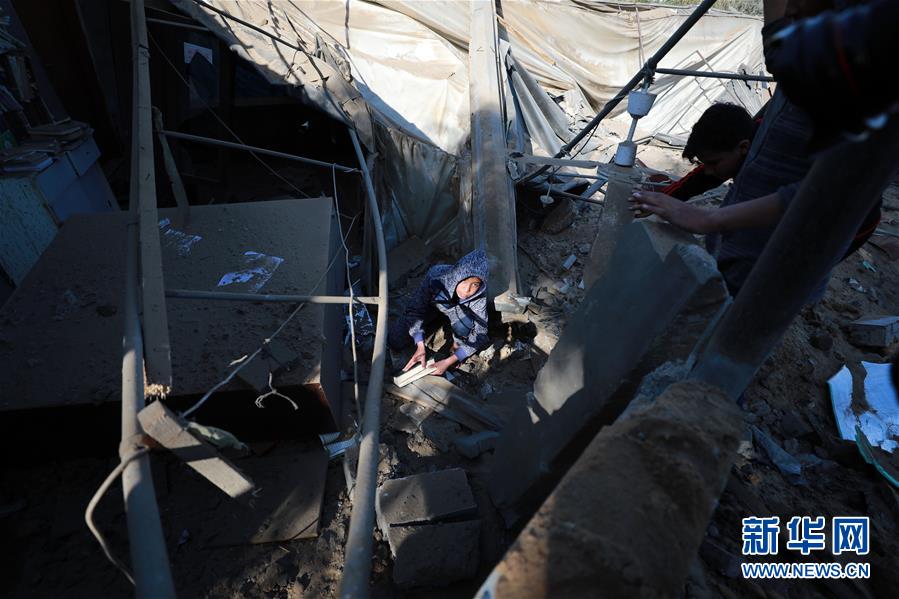 《暴君的寵后》by繡生