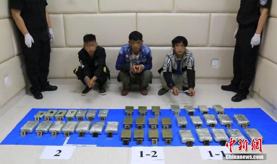 《玩世不恭》by三道講的什么