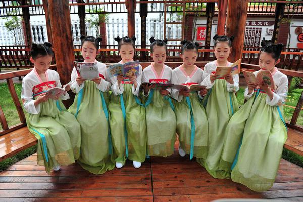 《校服紳士》by曲小蛐百度云